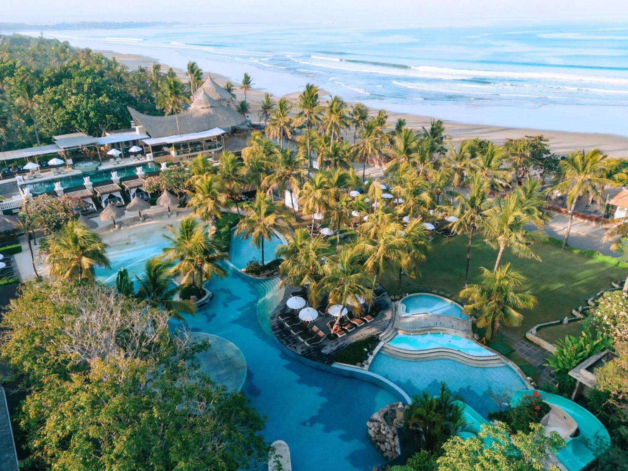 巴厘曼迪拉海滩Spa度假酒店 勒吉安 外观 照片 Aerial view of the resort