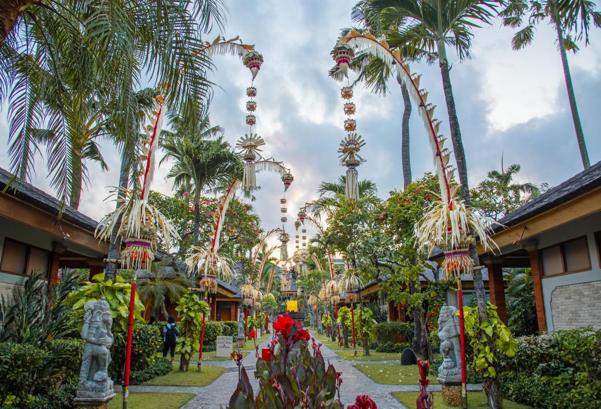 巴厘曼迪拉海滩Spa度假酒店 勒吉安 外观 照片 The resort's main entrance