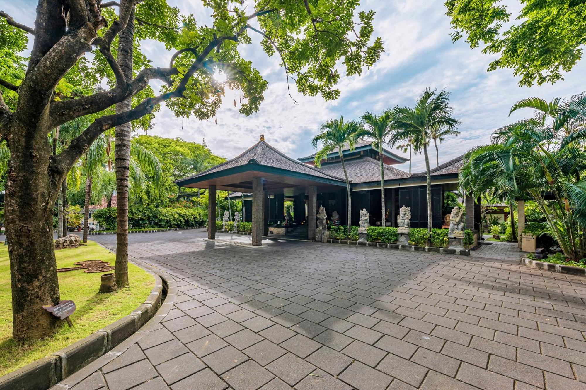 巴厘曼迪拉海滩Spa度假酒店 勒吉安 外观 照片 The main entrance of the museum