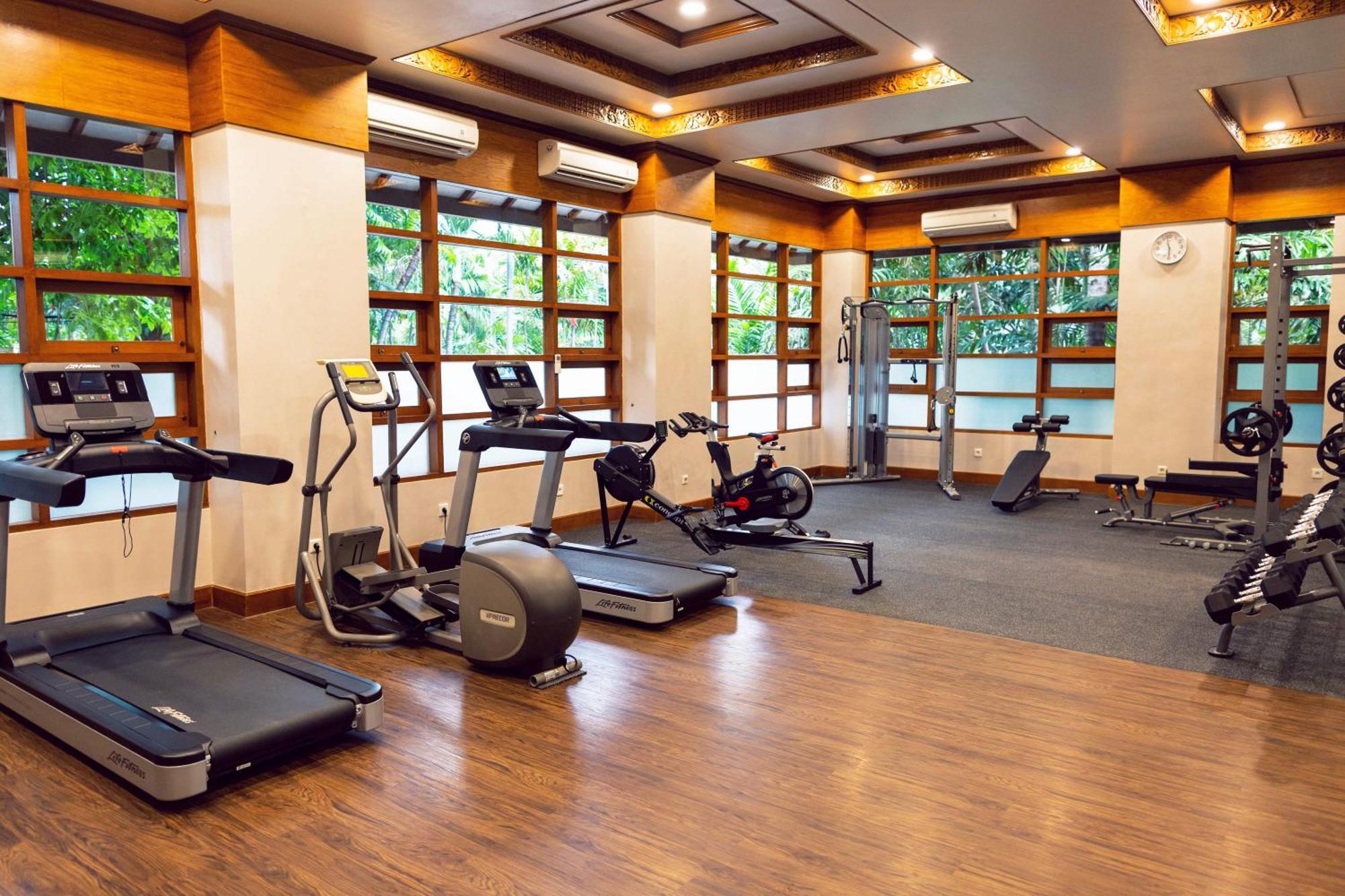 巴厘曼迪拉海滩Spa度假酒店 勒吉安 外观 照片 The gym at the hotel