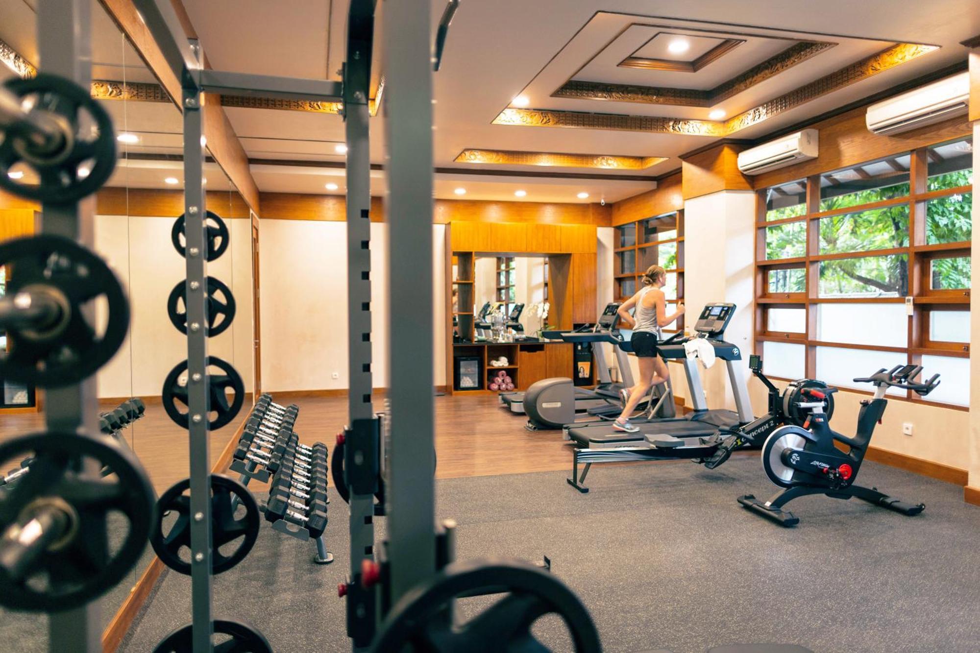巴厘曼迪拉海滩Spa度假酒店 勒吉安 外观 照片 The gym at the hotel
