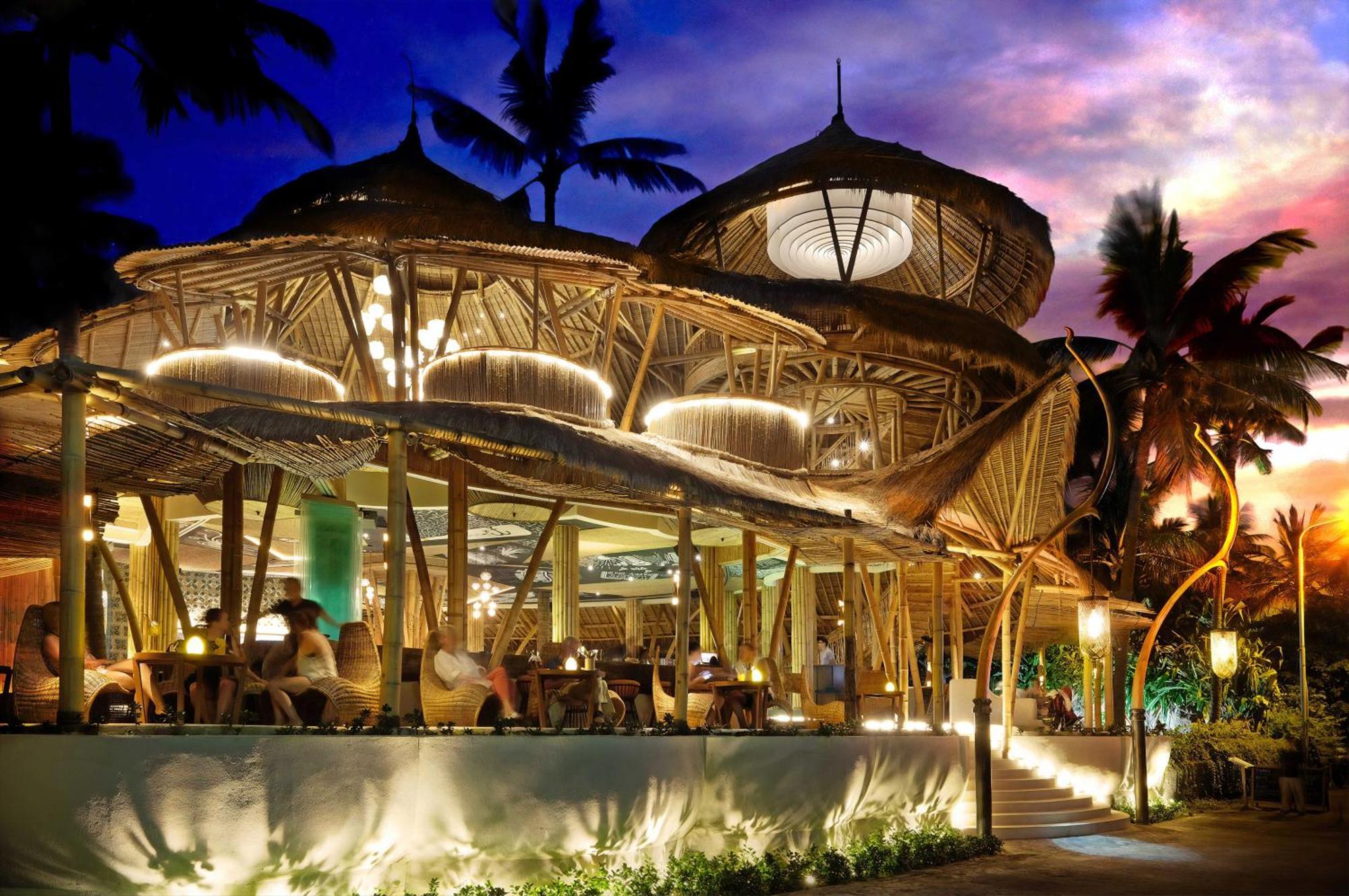巴厘曼迪拉海滩Spa度假酒店 勒吉安 外观 照片 The restaurant at night