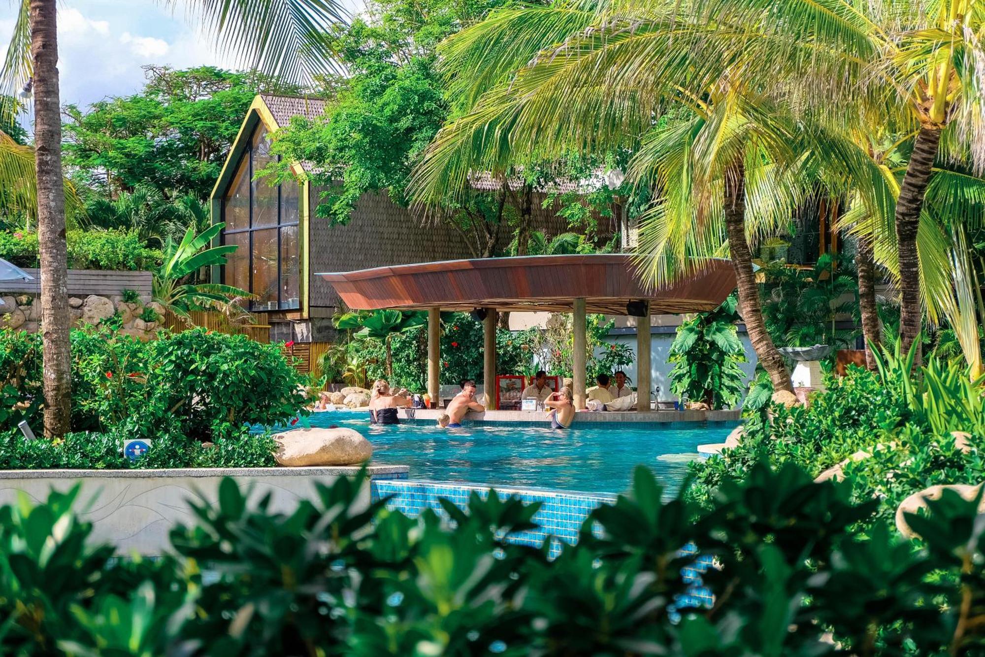 巴厘曼迪拉海滩Spa度假酒店 勒吉安 外观 照片 The swimming pool at the resort