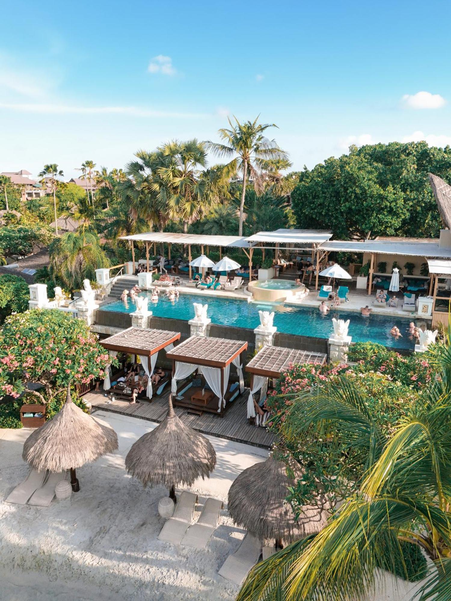 巴厘曼迪拉海滩Spa度假酒店 勒吉安 外观 照片 The swimming pool at the resort